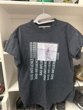 Early Pebby Forevee Side Slit Tee
